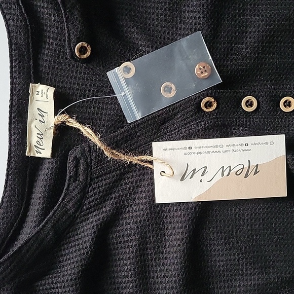 New In Black Textured Button-Up Top - Picture 2 of 7